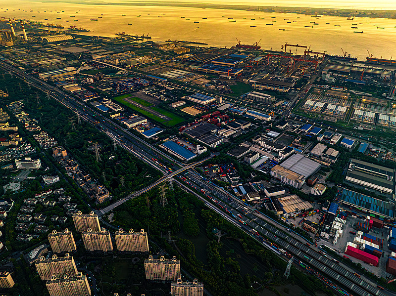 多方协力抢抓人民币国际化新机遇