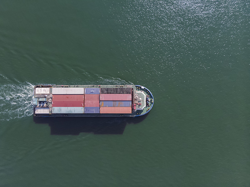 中国贸促会副会长张慎峰会见西班牙驻华大使德斯卡亚