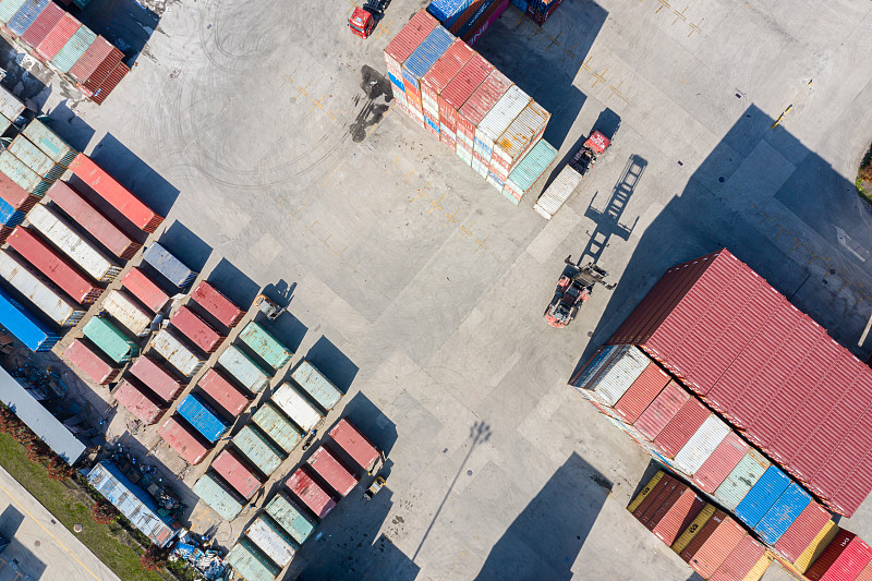 国际海运一吨大概多少钱