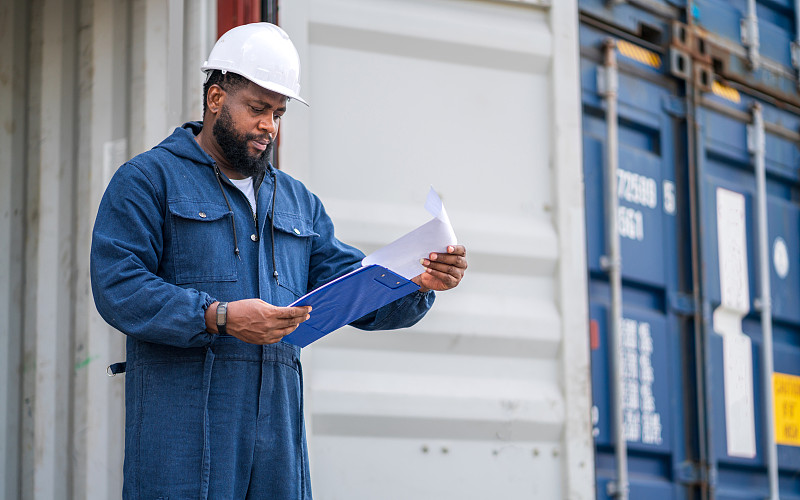 中国贸促会副会长张慎峰在上海出席“凤凰涅槃宏图展 中部崛起再出发”湖北专场招待会