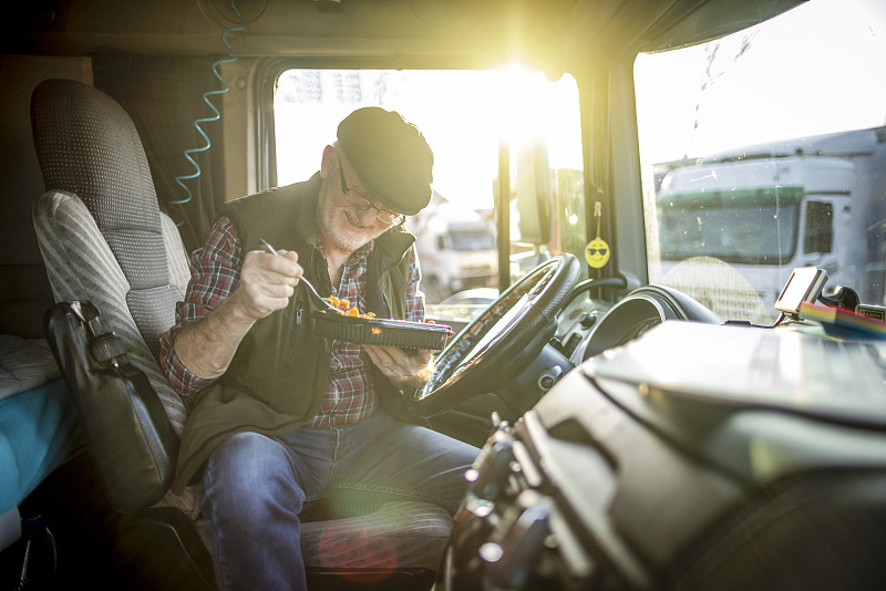 邮寄到美国邮费,邮寄到美国的邮费多少