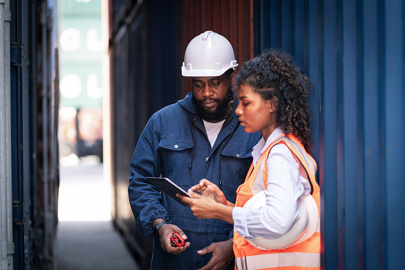 任鸿斌出席民营企业共建“一带一路”峰会