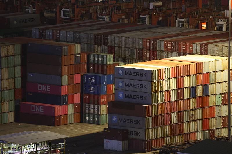 中国贸促会副会长张慎峰会见阿联酋文化和青年部部长努拉·卡比