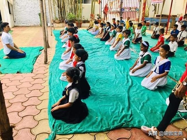 瑜伽让儿童增强记忆 调息提高智力/印度学校这样教学生练瑜伽