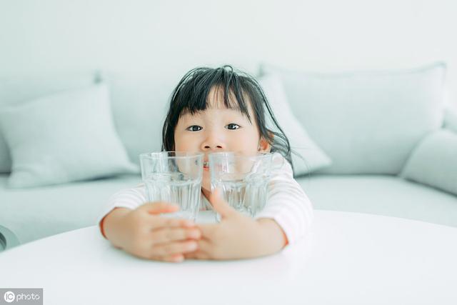 未来侠机器人教育:孩子不爱喝水怎么办？