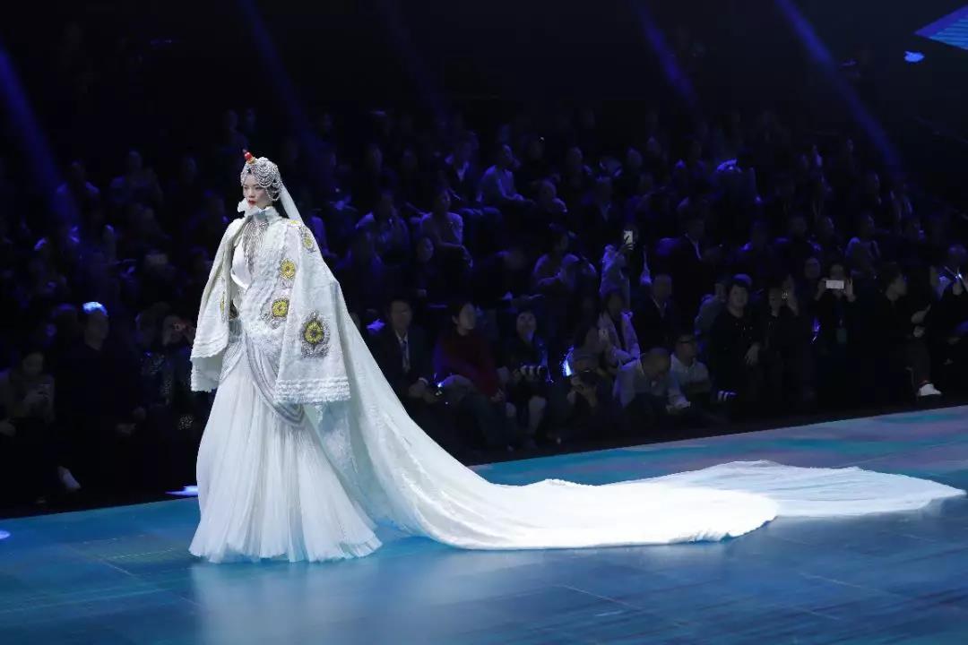 未来已来，新面孔超模军团闪耀时尚·北京之夜