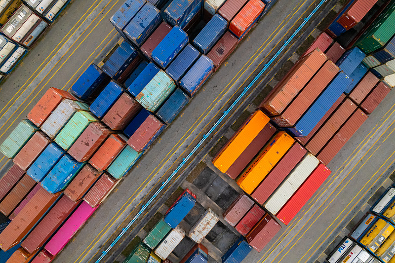 国际快递费用有哪些构成部分（国际快递运费详解）