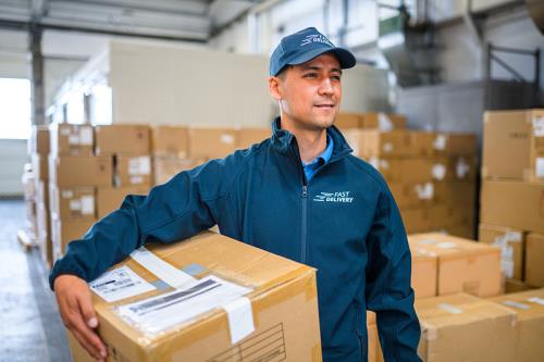 华人寄美国包裹物流报价与渠道解析