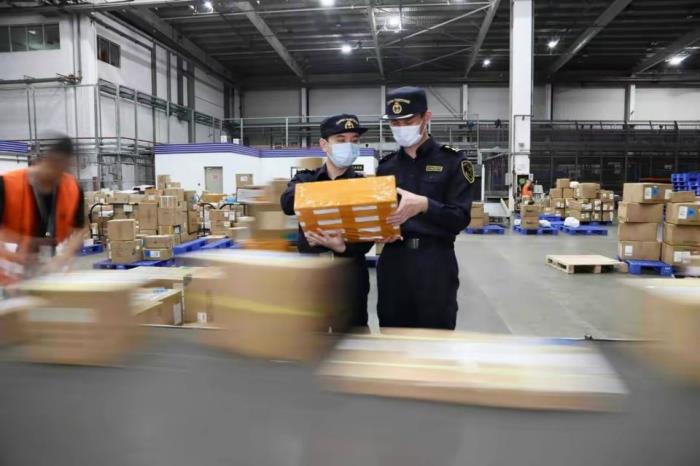 代理报关和自理报关的区别是什么？