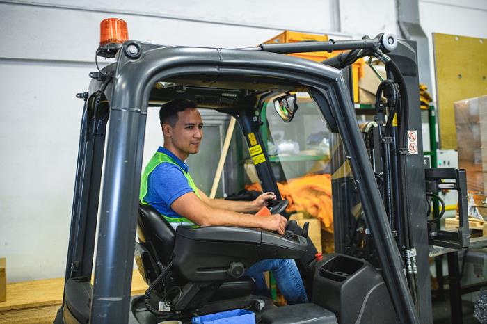 国际物流公司消毒液出入口海关清关的情况下必须提前准备下列单证