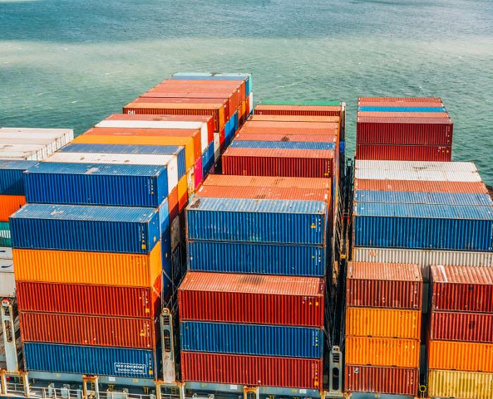 浓烟滚滚!一船舶瞬间被大火吞噬! 浓烟滚滚!一船舶瞬间被大火吞噬!