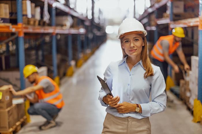 马士基：烧了两周船没事，继续航行！