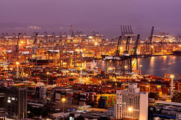 全国首条跨省跨境重卡换电干线启动