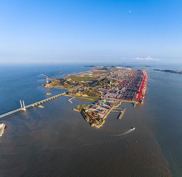 经济日报6月30日消息，国家能源局近日发布数据显示，今年前5个月，光伏发电累计新增并网规模近2亿千瓦，同比增长57%。受此带动，