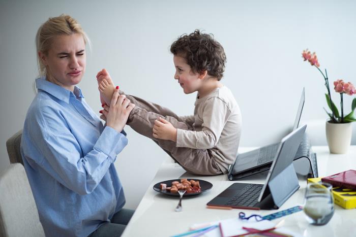 全球首艘纯氨燃料内燃机动力船首航成功