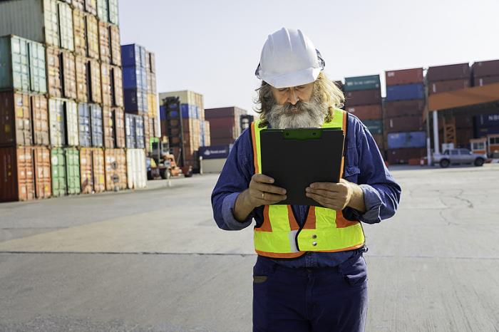 哈梅内伊顾问警告：美军基地或将遭报复性袭击