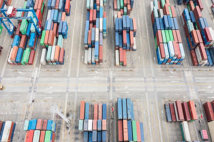 中美暂停关税导致船公司更改航线，预计货运量激增