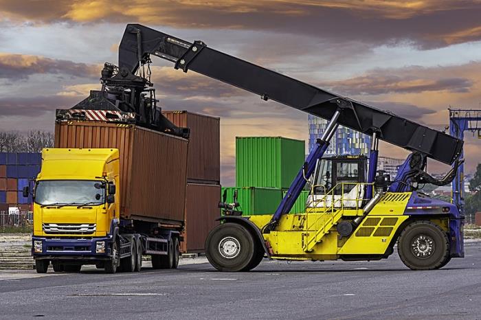 南通港通常码头首艘外贸大豆船成功接卸