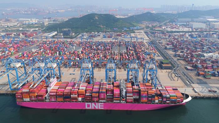 山东港口青岛港自动化码头第十三次刷新世界纪录