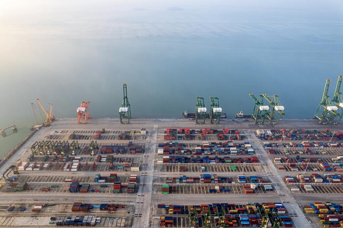 国内第一艘绿色低碳智能甲醇双燃料集装箱船今日交付