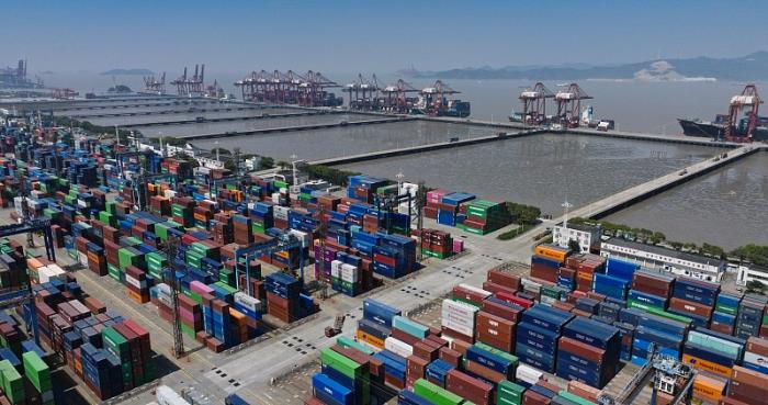 全球首条中欧北极集装箱快航首发