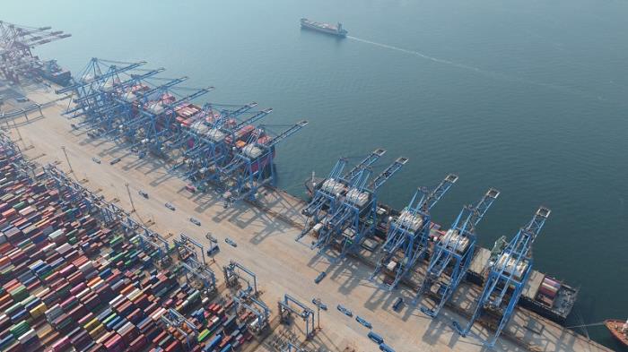 烧了五天，这艘集装箱船仍在阴燃...