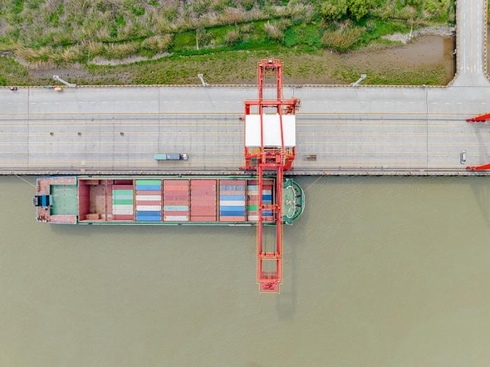 美军打击一艘“运毒船” 致2人死亡 美军打击一艘“运毒船” 致2人死亡