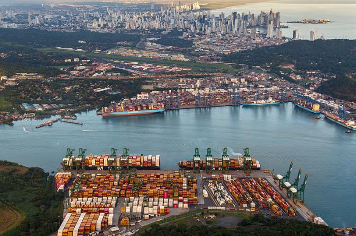 联邦快递拟关闭 30% 包裹设施（联邦国际快递成本重压下的艰难抉择）