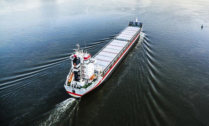 暂停对美船舶收取港口费，为期1年