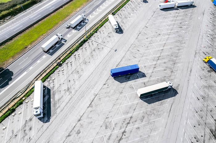 德翔海运上半年利润大涨222.0%