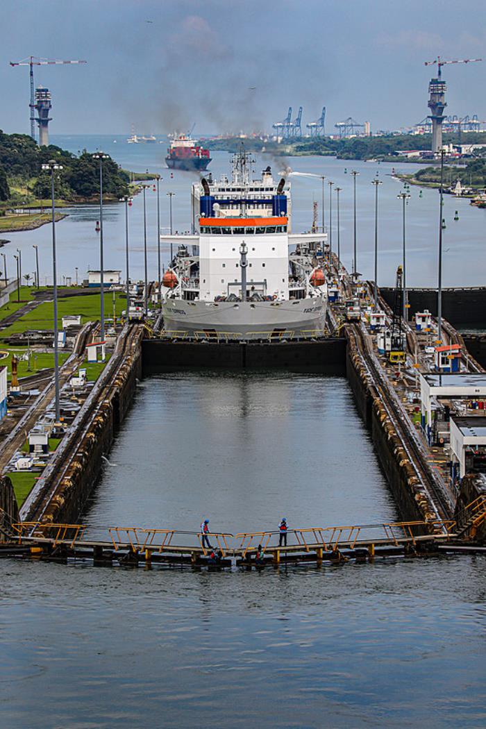 “关税冲击波”导致海运集装箱预订量暴跌