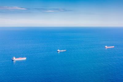 霍尔木兹海峡通行出现南北“双通道”