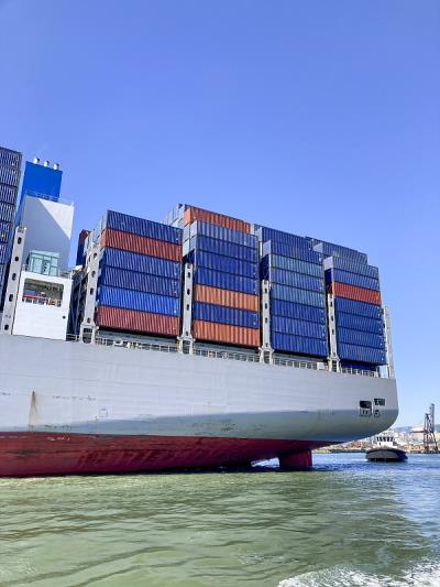 突发！一船只触礁下沉，已致2人遇难！