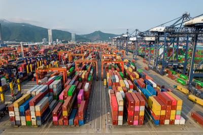 突发！一艘满载油轮凌晨遭袭起火！