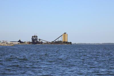 扼喉！运送“海马斯火箭炮”的货船，出现在官方