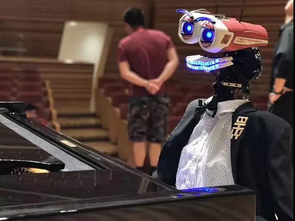 钢琴机器人音乐会