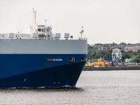 挑衅！美国军舰出动18名持长枪人员登船