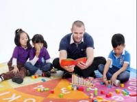如何选择机构提升孩子的儿童英语口语能力？