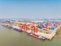 一集装箱船突发火灾！4名船员受伤！