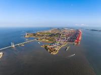 经济日报6月30日消息，国家能源局近日发布数据显示，今年前5个月，光伏发电累计新增并网规模近2亿千瓦，同比增长57%。受此带动，