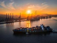 战火不断！一集装箱船又遭袭击起火！