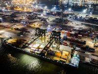 儿童桌椅经过广东东莞跨国货运配送至美国纽约