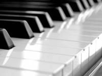 通艺琴行——结合多年的幼儿启蒙钢琴教学经验，解决了正确迈入音乐领域优先步的十分困难的问题