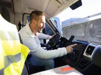 成衣借助广东深圳外贸物流准时送达阿联酋迪拜