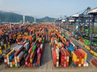 突发！一艘满载油轮凌晨遭袭起火！