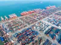 一集装箱船被袭，两船员遭劫持！