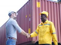 化妆包运用广东广州外贸物流抵达尼日利亚拉各斯