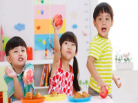小巨人幼儿园面向全国幼儿园和托幼培训机构提供幼教课程、幼师培训服务