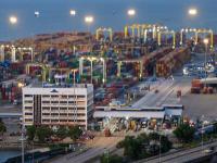 全球最大箱船船东“搬离”中国？