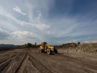 电动汽车经南京国际物流递送到长滩